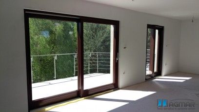 okna drewniane, okna sosna, kolor Merbau, drzwi przesuwne HST