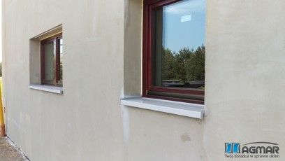 okna drewniane, okna sosna, kolor Merbau, parapet aluminiowy