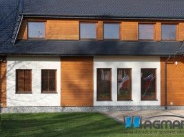 okna drewniane sosna 68mm, szpros wiedeński 20mm, w oknach żaluzje poziome drewniane